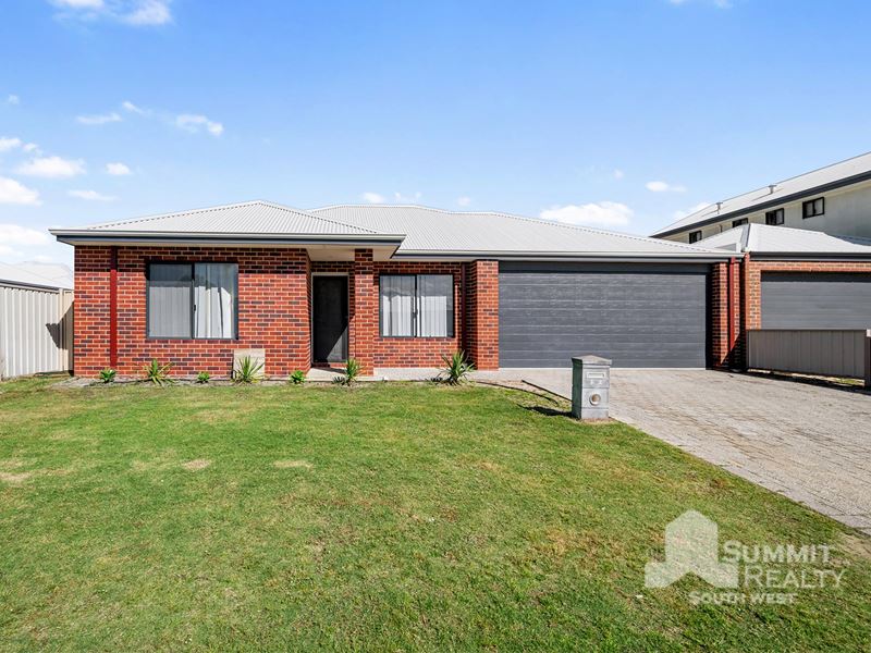 102 The  Boulevard, Australind WA 6233