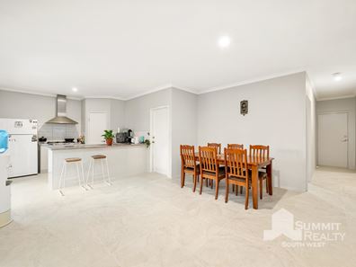 102 The  Boulevard, Australind WA 6233