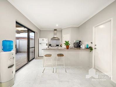 102 The  Boulevard, Australind WA 6233