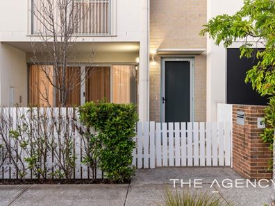 8 Azurite Way, Treeby WA 6164