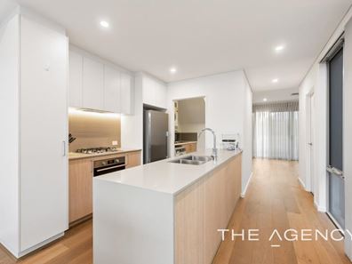 8 Azurite Way, Treeby WA 6164