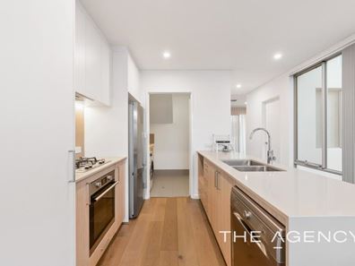 8 Azurite Way, Treeby WA 6164
