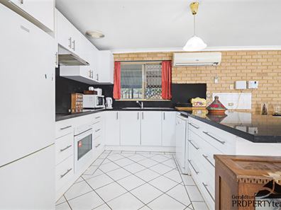 11 Mullian Way, Waggrakine WA 6530