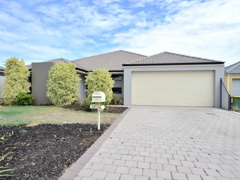 12 St Pierre Loop, Meadow Springs