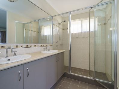 27 Bordeaux Parade, Piara Waters WA 6112