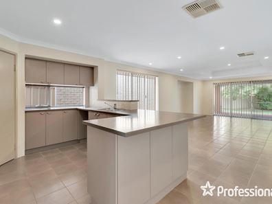 27B Wiltshire Avenue, Thornlie WA 6108