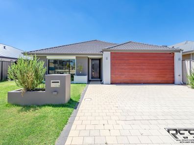 18 Novelli Parade, Piara Waters WA 6112