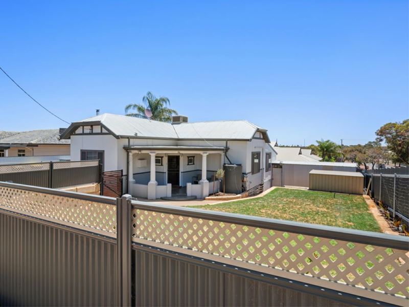 56 Killarney, Hannans