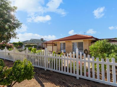 13 Rothesay Court, Cooloongup WA 6168