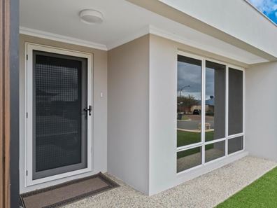 54 Buttercup Parkway, Halls Head WA 6210