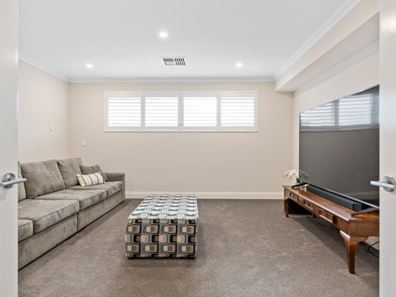54 Buttercup Parkway, Halls Head WA 6210