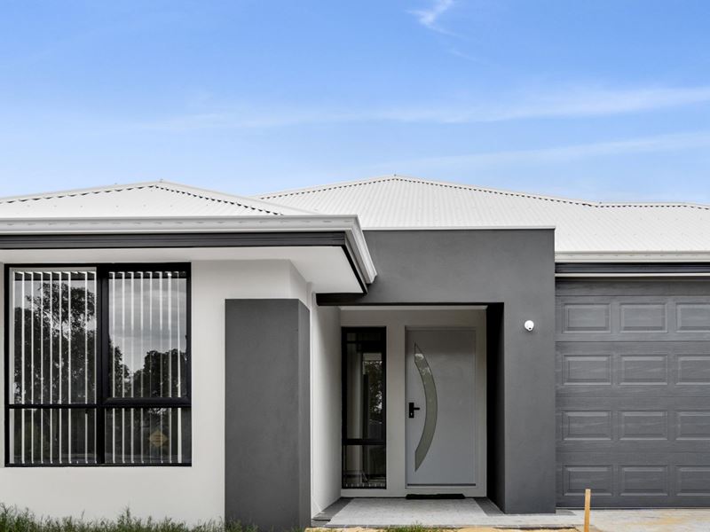64 Rhodeswood Drive, Aveley