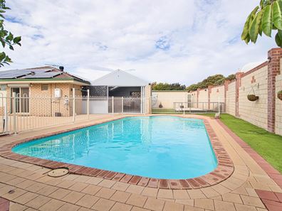 12 Meadow Court, Cooloongup WA 6168