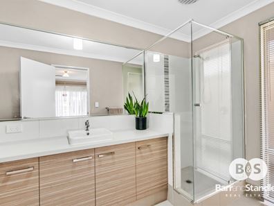 71 Hazelgrove Crescent, Millbridge WA 6232