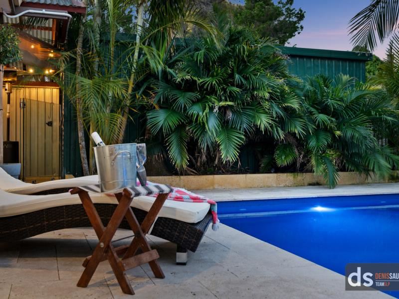 6 Woodlands Grove, Hocking