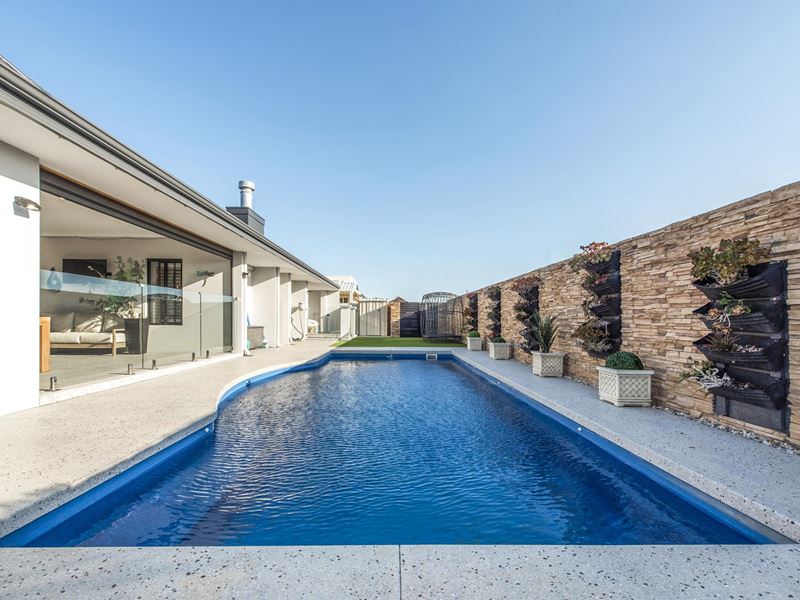 16 Hassars Road, Secret Harbour