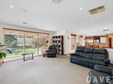 4 Ivory Court, Kingsley WA 6026