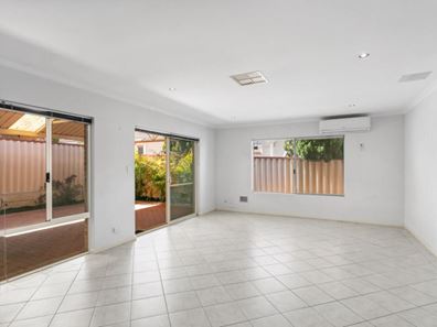 8B Hindmarsh, Yokine WA 6060