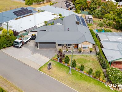 22 Hicks Rd, Kelmscott WA 6111