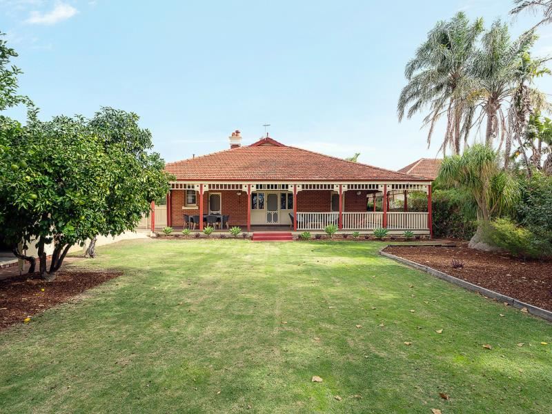 232 Walcott Street, Menora