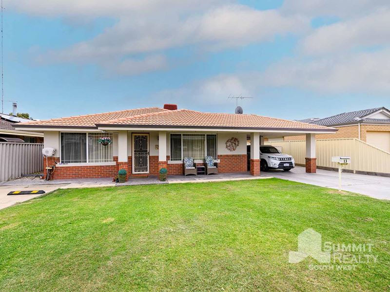 13 Oriel Court, College Grove WA 6230