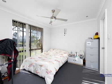 11 Hotchkiss Close, Thornlie WA 6108