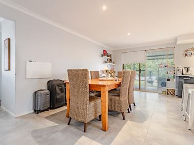 8 Cambridge Drive, Greenfields WA 6210