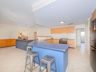 11 Dublin Lane, Canning Vale WA 6155