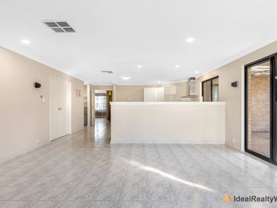 8 Lombe Gardens, Atwell WA 6164