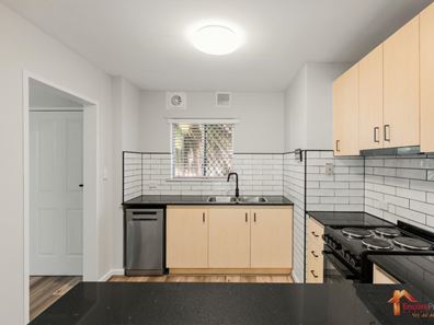 15/4 Canham Way, Orelia WA 6167