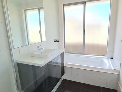 6B Iris Court, Coodanup WA 6210