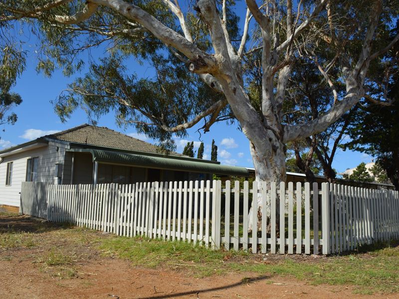 18 Gibson Way, Hopetoun WA 6348