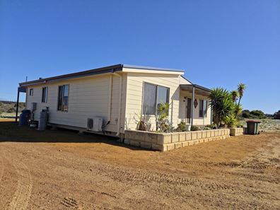 214 Banksia Road, Hopetoun WA 6348