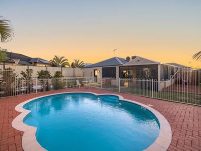 14 Sainte Maxime Avenue, Port Kennedy WA 6172