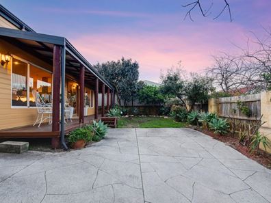 9a Instone Street, Hilton WA 6163