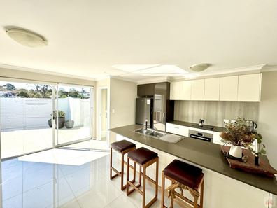 2/395 Carrington Street, Hamilton Hill WA 6163