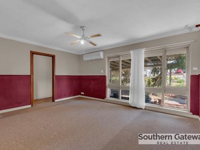 14 Barron Way, Orelia WA 6167