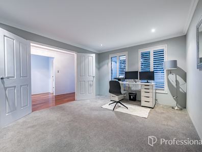 154 Golf Links Drive, Carramar WA 6031