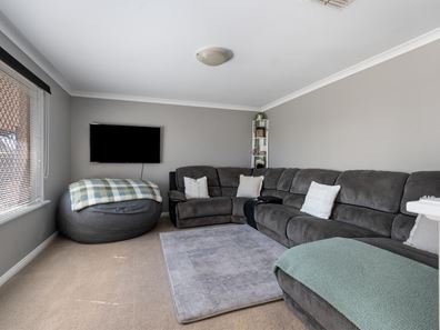 1 Riverina Way, Hannans WA 6430