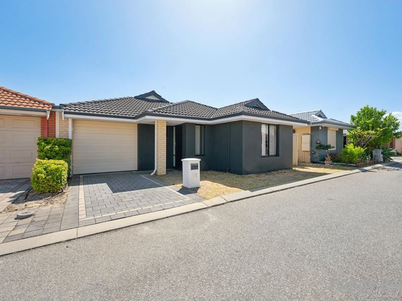 16/11 Hazlett Way, Canning Vale