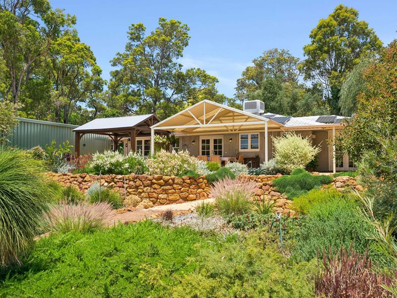 18 Casino Road, Glen Forrest WA 6071