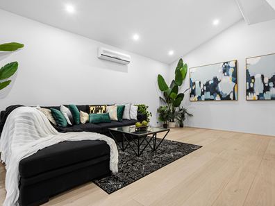 15 Kirwan Way, Winthrop WA 6150