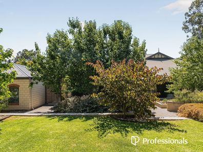 28 Hillview Street, Kalamunda WA 6076