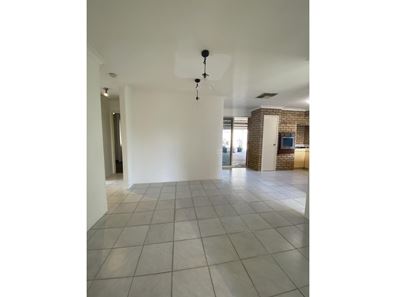 17 Jeavons Place, South Lake WA 6164