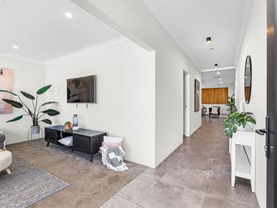 8 Centaurus Road, Bennett Springs WA 6063