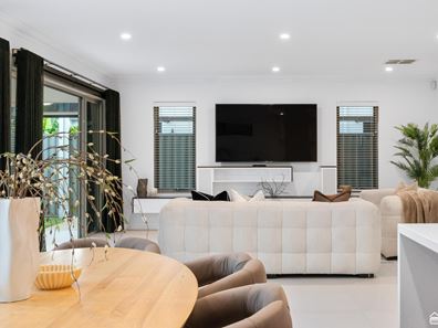 23 Bluestone Loop, Piara Waters WA 6112