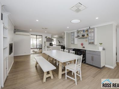 6 Parkway Trail, Ballajura WA 6066
