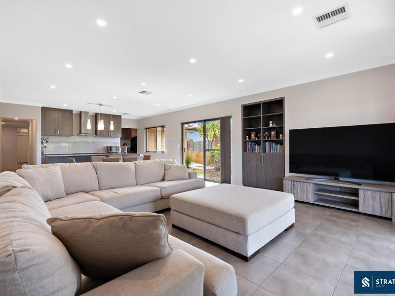 2 Plavin Street, Piara Waters WA 6112