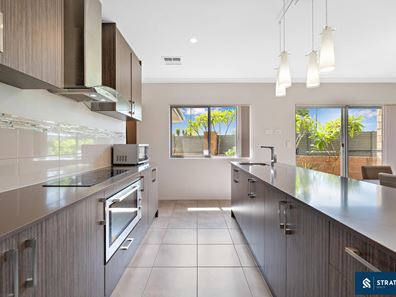 2 Plavin Street, Piara Waters WA 6112