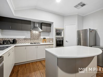 8 Katsura Gardens, Lake Coogee WA 6166